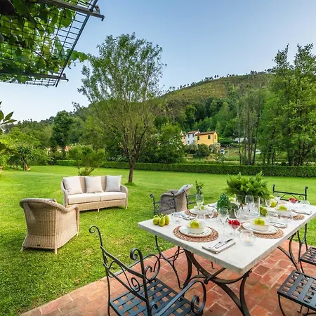 Citrus Charm Farmhouse, Country * קאפאנורי