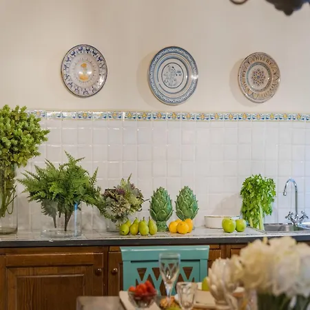 Citrus Charm Farmhouse, Country וילה *